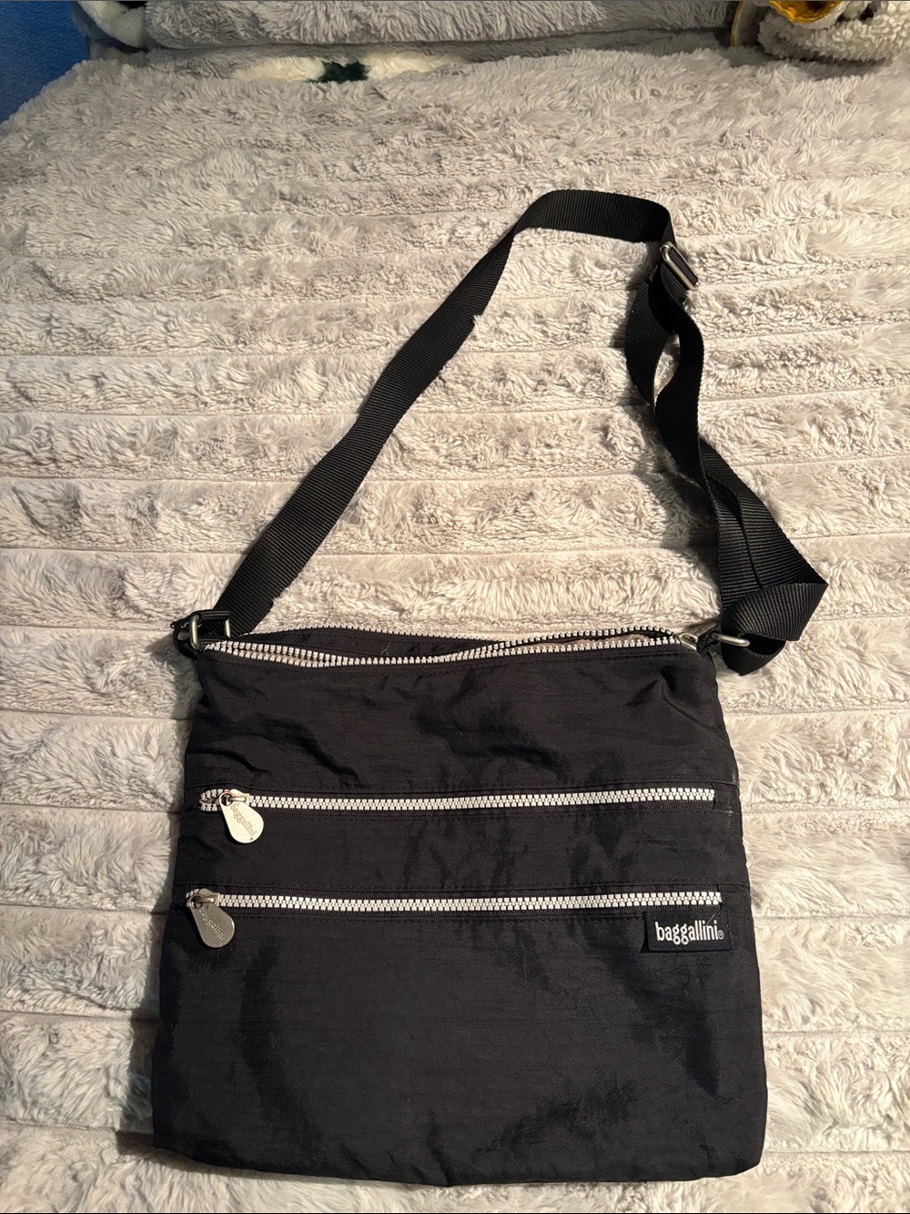 Baggallini Black Crossbody Messenger Bag with Silver Zippers